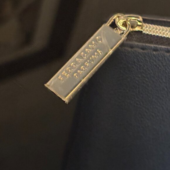 Ferragamo Blue Cosmetic Amenity Bag Skincare Kit First Class Air India New - Picture 5 of 8